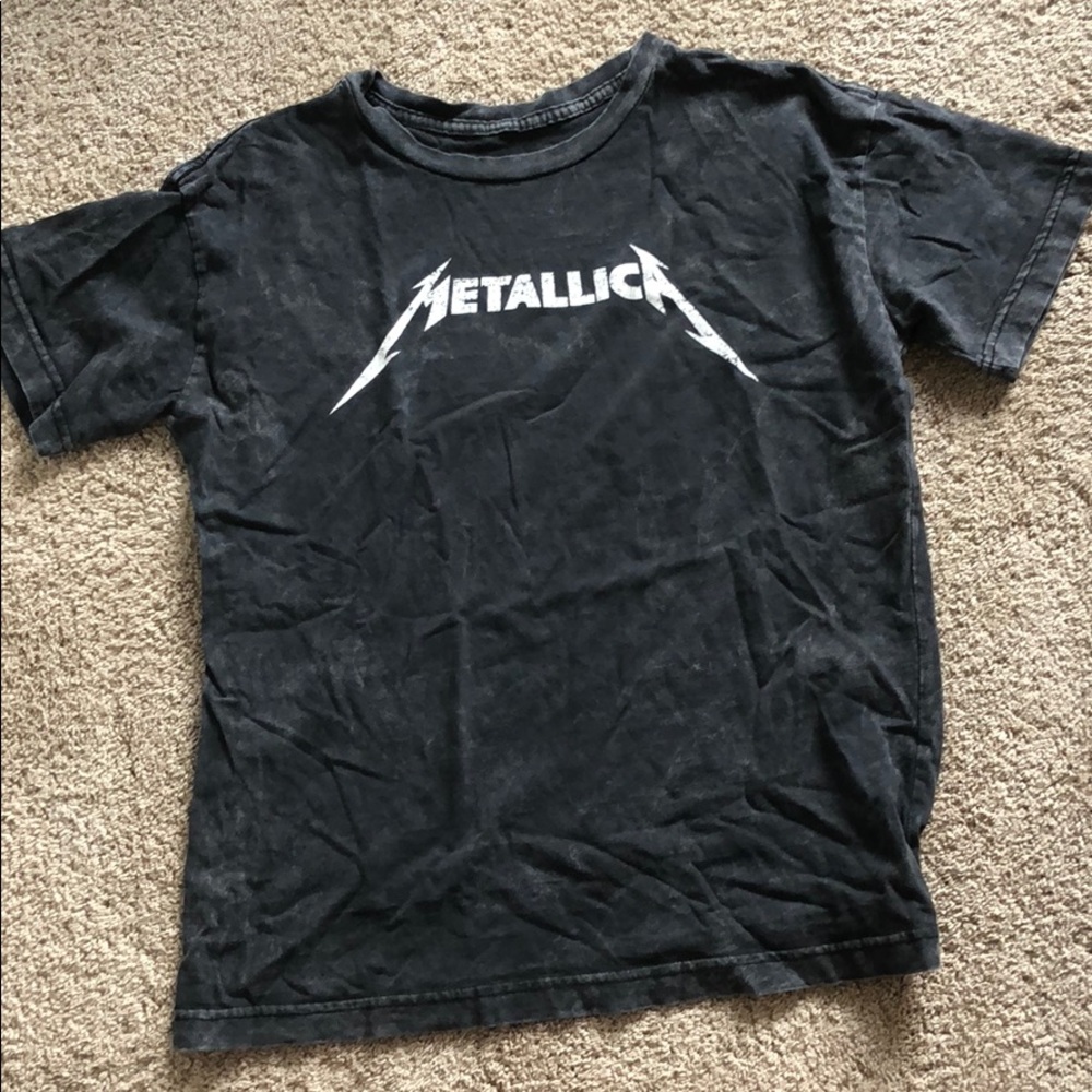 Black metallica tshirt